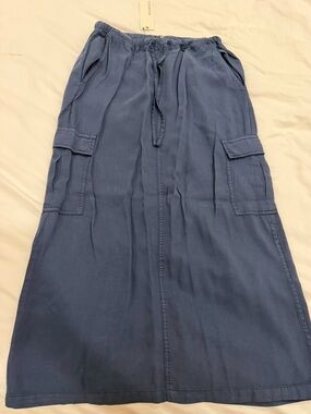 NWT! Super cute dark navy/teal maxi cargo skirt with slit!